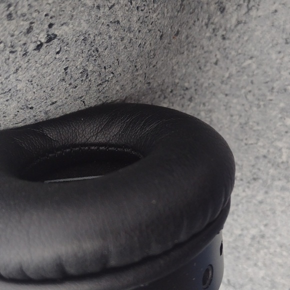 Puro Black Wireless Headphones NWOT 45mm driver - Picture 3 of 3